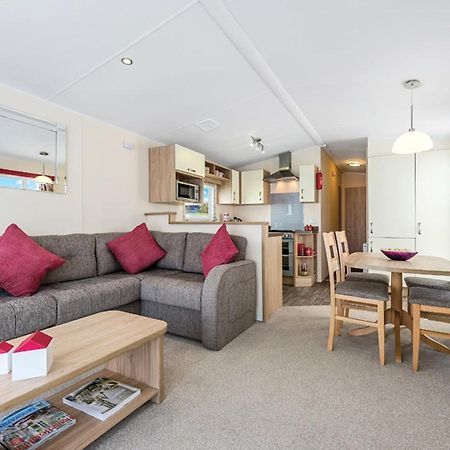 Отель Weir Country Park Holtby Экстерьер фото