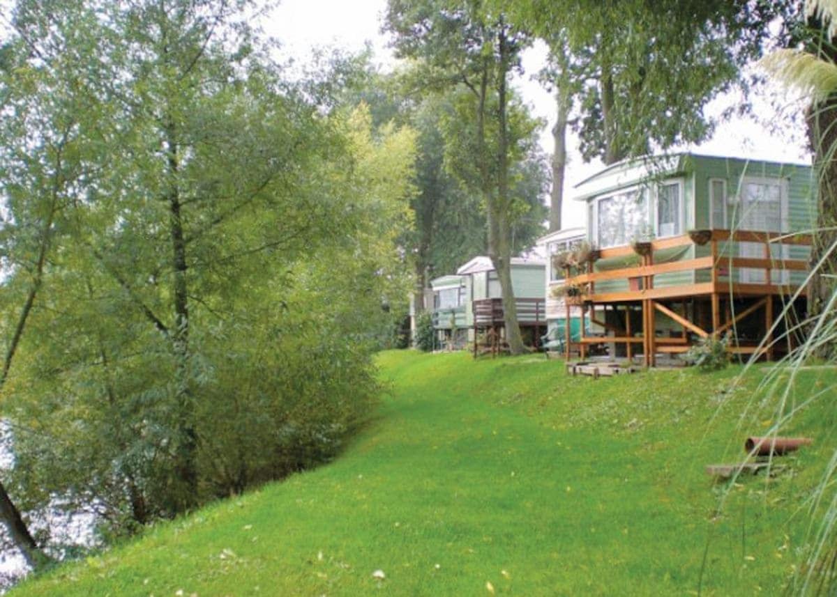 Отель Weir Country Park Holtby Экстерьер фото