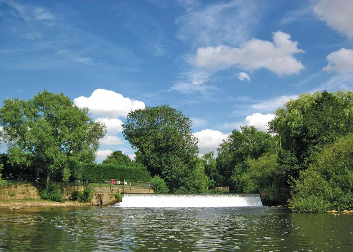 Отель Weir Country Park Holtby Экстерьер фото